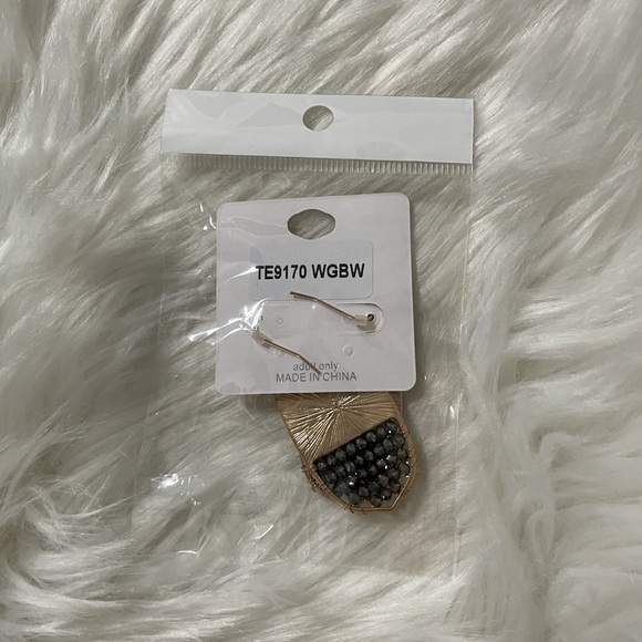 Oval Snakeskin Earrings NWT - Picture 11 of 16